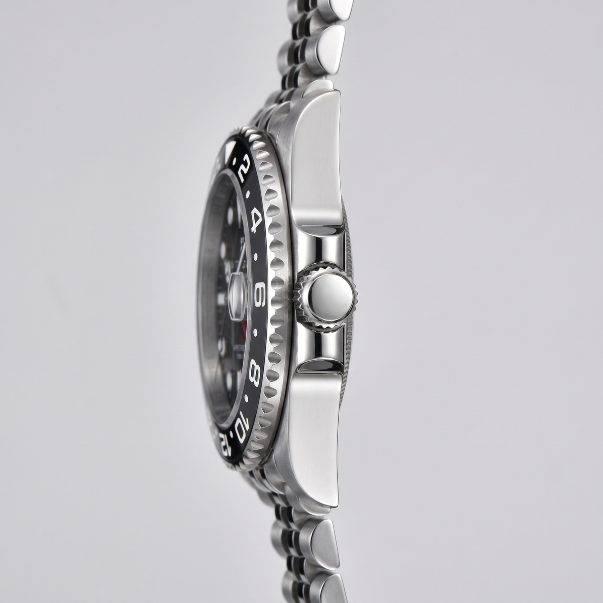 Corgeut Carrick GMT 40mm watch detail