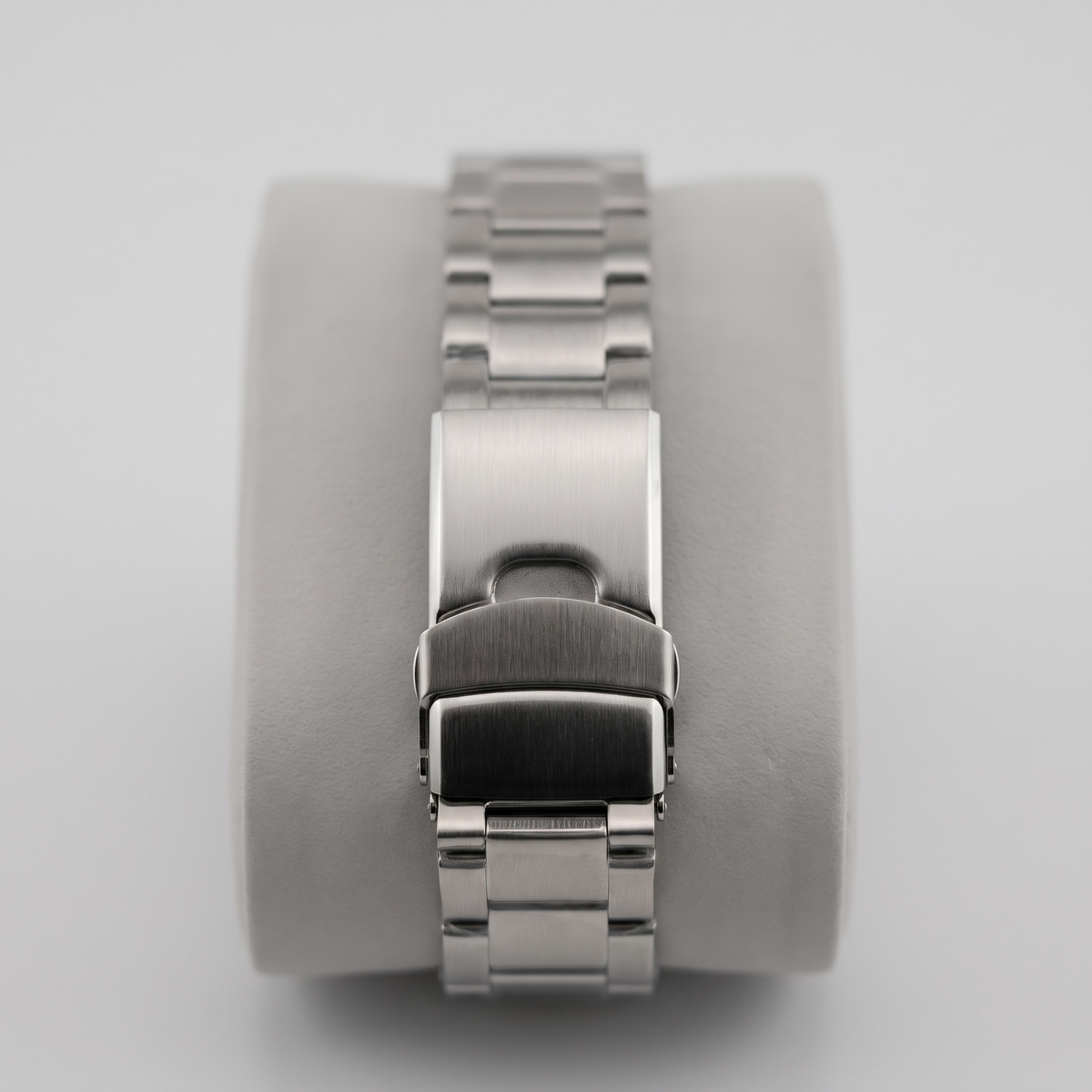 Corgeut Falmouth GMT 41mm watch detail