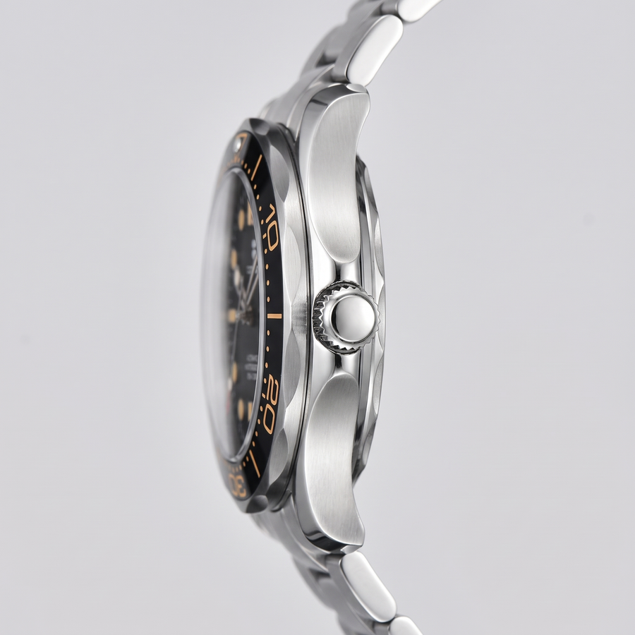 Corgeut Penrose Diver 41mm watch detail